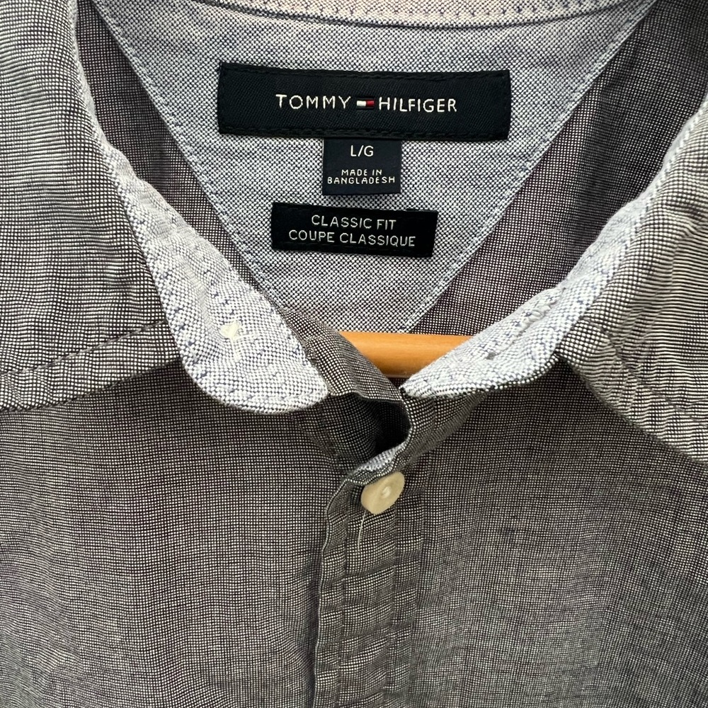 Boys Tommy Hilfiger Gray Button Down Shirt EUC, like new, size Large